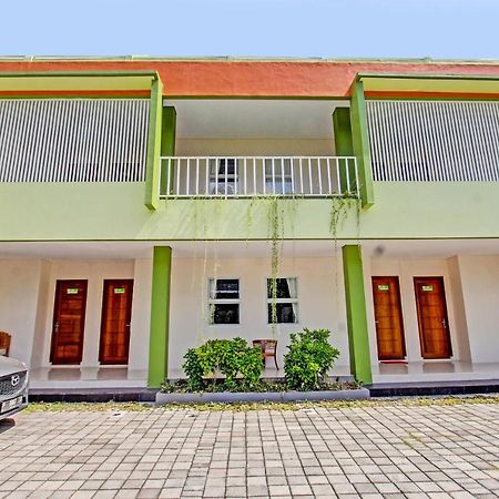 Capital O 91384 Rintaka Residence Senggigi Exterior photo